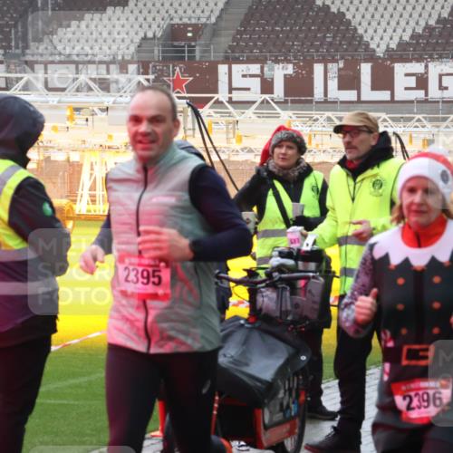 07.12.2025 - St. Pauli X-Mass-Run No. 15 Luisa Fischer http://msf.ph/oto/9386032 07.12.2025 11:38:36 Ziel 2395, 2396, 307, 617, 2395, 2396, 2715, 3000, 3059, 3065, 3066, 3341, 3358, 3762, 3765, 4821 meine-sportfotos.de
