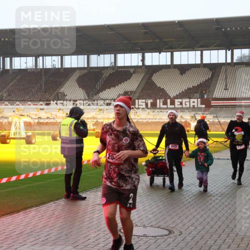 07.12.2025 - St. Pauli X-Mass-Run No. 15 Luisa Fischer http://msf.ph/oto/9386035 07.12.2025 10:19:16 Ziel 20, 243, 721, 243, 264, 269, 721, 1034, 1607, 1671, 2049, 2152, 2631, 2925, 3455, 3520, 3724, 3862, 3975, 3976, 4330, 4331, 4436, 4437, 4438, 4473, 4475, 4498, 4521, 4522, 4524, 4540, 4547 meine-sportfotos.de