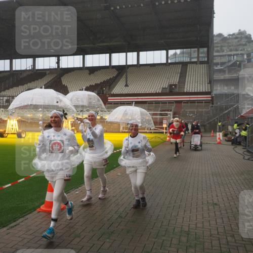 07.12.2025 - St. Pauli X-Mass-Run No. 15 Fabian Wolf http://msf.ph/oto/9386042 07.12.2025 10:14:57 Ziel 762, 1363, 1867, 1869, 1873, 2883, 2891, 3481, 4001, 4004 meine-sportfotos.de