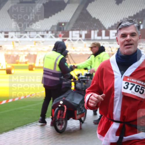 07.12.2025 - St. Pauli X-Mass-Run No. 15 Luisa Fischer http://msf.ph/oto/9386048 07.12.2025 11:38:39 Ziel 5, 3765, 307, 617, 2395, 2396, 2715, 3000, 3059, 3065, 3066, 3341, 3358, 3762, 3765, 4821, 4822 meine-sportfotos.de