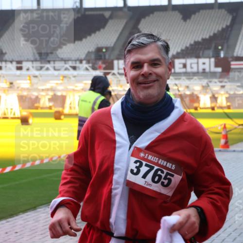 07.12.2025 - St. Pauli X-Mass-Run No. 15 Luisa Fischer http://msf.ph/oto/9386049 07.12.2025 11:38:40 Ziel 15, 3765, 307, 617, 2395, 2396, 2715, 3000, 3059, 3065, 3066, 3341, 3358, 3762, 3765, 4821, 4822 meine-sportfotos.de