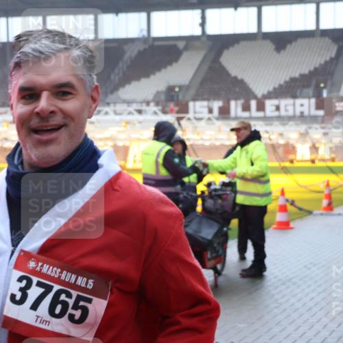 07.12.2025 - St. Pauli X-Mass-Run No. 15 Luisa Fischer http://msf.ph/oto/9386051 07.12.2025 11:38:40 Ziel 15, 3765, 307, 617, 2395, 2396, 2715, 3000, 3059, 3065, 3066, 3341, 3358, 3762, 3765, 4821, 4822 meine-sportfotos.de