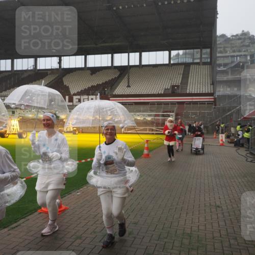 07.12.2025 - St. Pauli X-Mass-Run No. 15 Fabian Wolf http://msf.ph/oto/9386054 07.12.2025 10:14:57 Ziel 762, 1363, 1867, 1869, 1873, 2883, 2891, 3481, 4001, 4004 meine-sportfotos.de