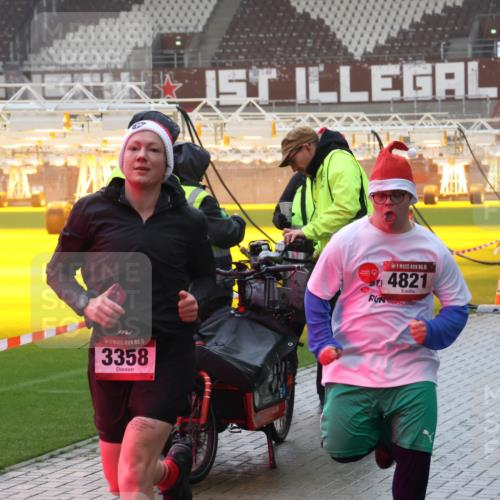 07.12.2025 - St. Pauli X-Mass-Run No. 15 Luisa Fischer http://msf.ph/oto/9386063 07.12.2025 11:38:43 Ziel 15, 3358, 15, 4821, 307, 617, 2395, 2396, 2715, 3000, 3059, 3065, 3066, 3341, 3358, 3762, 3765, 4821, 4822 meine-sportfotos.de