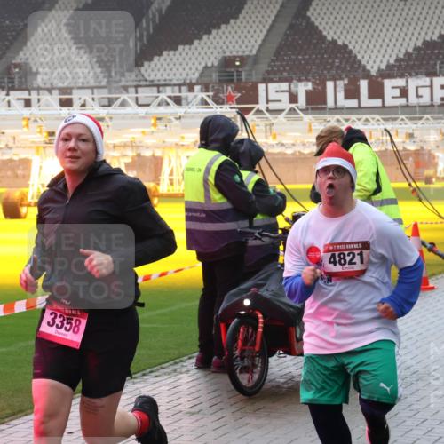 07.12.2025 - St. Pauli X-Mass-Run No. 15 Luisa Fischer http://msf.ph/oto/9386066 07.12.2025 11:38:44 Ziel 3358, 15, 4821, 307, 617, 2395, 2396, 2715, 3000, 3059, 3065, 3066, 3341, 3358, 3762, 3765, 4821, 4822 meine-sportfotos.de