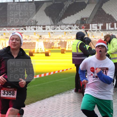 07.12.2025 - St. Pauli X-Mass-Run No. 15 Luisa Fischer http://msf.ph/oto/9386067 07.12.2025 11:38:44 Ziel 15, 3358, 21, 307, 617, 2395, 2396, 2715, 3000, 3059, 3065, 3066, 3341, 3358, 3762, 3765, 4821, 4822 meine-sportfotos.de