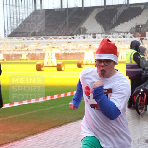 07.12.2025 - St. Pauli X-Mass-Run No. 15 Luisa Fischer http://msf.ph/oto/9386070 07.12.2025 11:38:45 Ziel 683, 15, 307, 617, 2395, 2396, 2715, 3000, 3059, 3065, 3066, 3341, 3358, 3365, 3367, 3762, 3765, 4821, 4822 meine-sportfotos.de