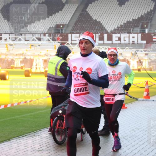 07.12.2025 - St. Pauli X-Mass-Run No. 15 Luisa Fischer http://msf.ph/oto/9386080 07.12.2025 11:38:47 Ziel 15, 4822, 307, 617, 1601, 1606, 2395, 2396, 2715, 3065, 3066, 3341, 3365, 3367, 3762, 3765, 4821, 4822 meine-sportfotos.de