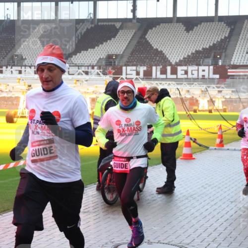 07.12.2025 - St. Pauli X-Mass-Run No. 15 Luisa Fischer http://msf.ph/oto/9386083 07.12.2025 11:38:48 Ziel 15, 4822, 307, 617, 1601, 1605, 1606, 2395, 2396, 2715, 3065, 3066, 3341, 3365, 3367, 3762, 3765, 4821, 4822 meine-sportfotos.de