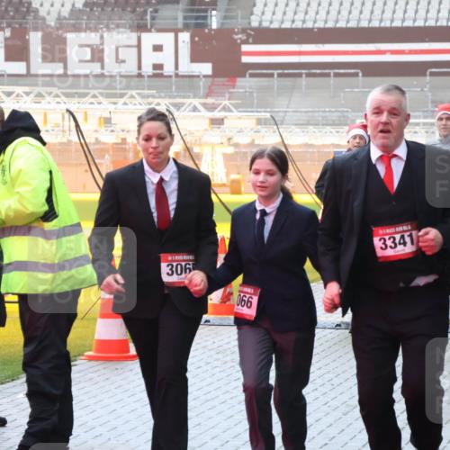 07.12.2025 - St. Pauli X-Mass-Run No. 15 Luisa Fischer http://msf.ph/oto/9386094 07.12.2025 11:38:57 Ziel 306, 066, 3341, 3508, 1605, 281, 1606, 7, 453, 1133, 1318, 1601, 1605, 1606, 2010, 2011, 2099, 2395, 2396, 2715, 2815, 2816, 3065, 3066, 3341, 3365, 3367, 3508, 3762, 3765, 4821, 4822 meine-sportfotos.de