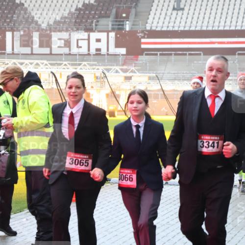 07.12.2025 - St. Pauli X-Mass-Run No. 15 Luisa Fischer http://msf.ph/oto/9386095 07.12.2025 11:38:58 Ziel 3065, 3066, 3341, 3508, 1605, 606, 453, 729, 1133, 1318, 1601, 1605, 1606, 2010, 2011, 2099, 2395, 2396, 2715, 2815, 2816, 3065, 3066, 3341, 3365, 3367, 3508, 3762, 3765, 4821, 4822 meine-sportfotos.de