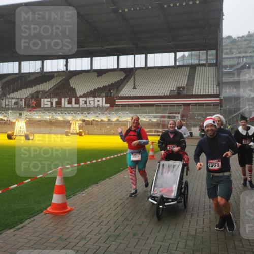 07.12.2025 - St. Pauli X-Mass-Run No. 15 Fabian Wolf http://msf.ph/oto/9386102 07.12.2025 10:15:02 Ziel 308, 762, 1363, 1867, 1869, 1873, 2883, 2891, 3741, 4001, 4004 meine-sportfotos.de