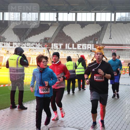 07.12.2025 - St. Pauli X-Mass-Run No. 15 Luisa Fischer http://msf.ph/oto/9386118 07.12.2025 11:39:08 Ziel 5, 1606, 3508, 05, 2815, 453, 729, 1133, 1318, 1601, 1605, 1606, 1737, 2010, 2011, 2099, 2395, 2396, 2602, 2715, 2815, 2816, 3065, 3341, 3365, 3367, 3508, 3762, 3765, 4821, 4822 meine-sportfotos.de