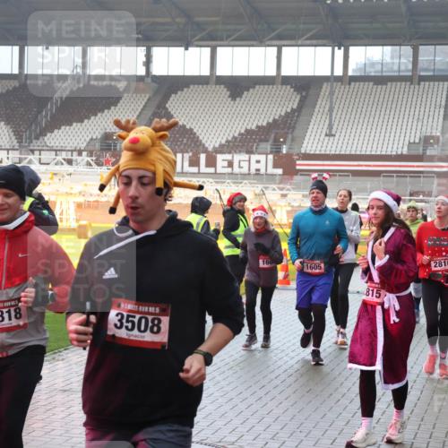 07.12.2025 - St. Pauli X-Mass-Run No. 15 Luisa Fischer http://msf.ph/oto/9386122 07.12.2025 11:39:09 Ziel 1318, 15, 3508, 160, 1605, 815, 2816, 453, 729, 1133, 1318, 1601, 1605, 1606, 1737, 2010, 2011, 2099, 2395, 2396, 2602, 2715, 2815, 2816, 3365, 3367, 3508, 3762, 4821, 4822 meine-sportfotos.de