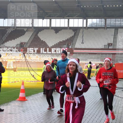 07.12.2025 - St. Pauli X-Mass-Run No. 15 Luisa Fischer http://msf.ph/oto/9386126 07.12.2025 11:39:10 Ziel 2815, 711, 281, 453, 729, 1133, 1318, 1601, 1605, 1606, 1737, 2010, 2011, 2099, 2395, 2396, 2602, 2815, 2816, 3365, 3367, 3508, 4821, 4822 meine-sportfotos.de
