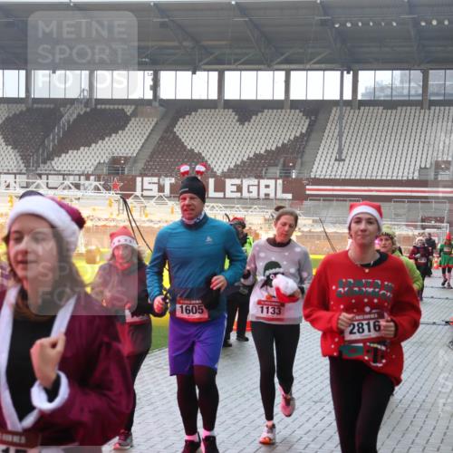 07.12.2025 - St. Pauli X-Mass-Run No. 15 Luisa Fischer http://msf.ph/oto/9386133 07.12.2025 11:39:11 Ziel 17, 1605, 1133, 2816, 2010, 453, 729, 1133, 1318, 1601, 1605, 1606, 1737, 2010, 2011, 2099, 2395, 2396, 2602, 2815, 2816, 3365, 3367, 3508, 4821, 4822 meine-sportfotos.de