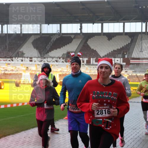 07.12.2025 - St. Pauli X-Mass-Run No. 15 Luisa Fischer http://msf.ph/oto/9386137 07.12.2025 11:39:12 Ziel 17, 1605, 15, 2816, 453, 729, 1133, 1318, 1601, 1605, 1606, 1737, 2010, 2011, 2099, 2602, 2815, 2816, 3357, 3365, 3367, 3508, 4821, 4822 meine-sportfotos.de