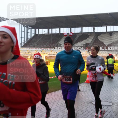 07.12.2025 - St. Pauli X-Mass-Run No. 15 Luisa Fischer http://msf.ph/oto/9386141 07.12.2025 11:39:13 Ziel 2816, 160, 1605, 1133, 493, 453, 729, 1133, 1318, 1601, 1605, 1606, 1737, 2010, 2011, 2099, 2602, 2815, 2816, 3357, 3365, 3367, 3508, 4821, 4822 meine-sportfotos.de