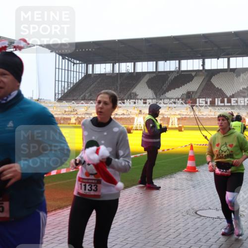 07.12.2025 - St. Pauli X-Mass-Run No. 15 Luisa Fischer http://msf.ph/oto/9386144 07.12.2025 11:39:14 Ziel 1605, 1133, 453, 729, 1133, 1318, 1601, 1605, 1606, 1737, 2010, 2011, 2099, 2602, 2815, 2816, 3357, 3365, 3367, 3508, 4821, 4822 meine-sportfotos.de