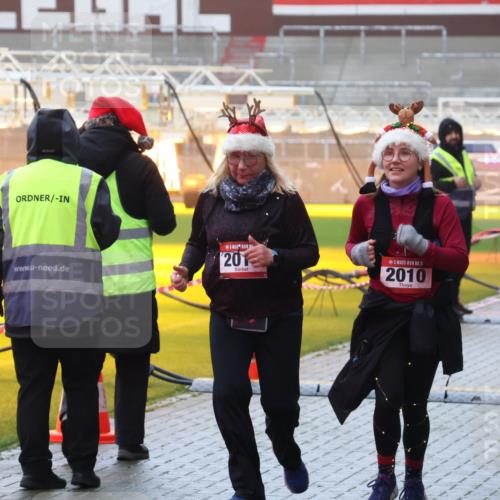 07.12.2025 - St. Pauli X-Mass-Run No. 15 Luisa Fischer http://msf.ph/oto/9386156 07.12.2025 11:39:19 Ziel 201, 15, 2010, 453, 729, 1133, 1318, 1601, 1605, 1606, 1737, 2010, 2011, 2099, 2225, 2226, 2602, 2815, 2816, 3357, 3365, 3367, 3508, 4821, 4822 meine-sportfotos.de