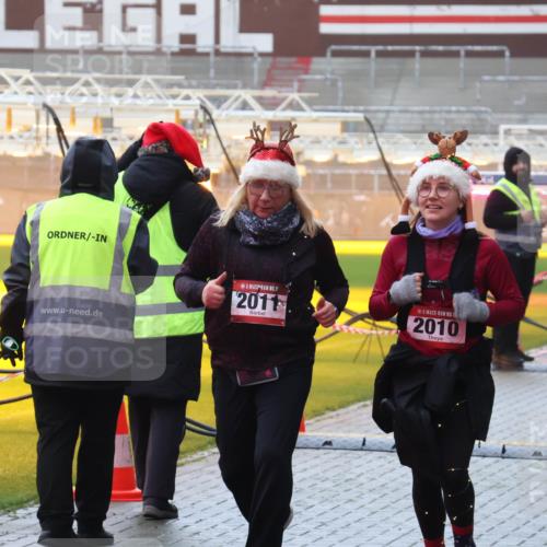 07.12.2025 - St. Pauli X-Mass-Run No. 15 Luisa Fischer http://msf.ph/oto/9386157 07.12.2025 11:39:20 Ziel 2011, 1, 2010, 725, 453, 729, 1133, 1318, 1601, 1605, 1606, 1737, 2010, 2011, 2099, 2225, 2226, 2602, 2815, 2816, 3357, 3365, 3367, 3508, 4821, 4822 meine-sportfotos.de