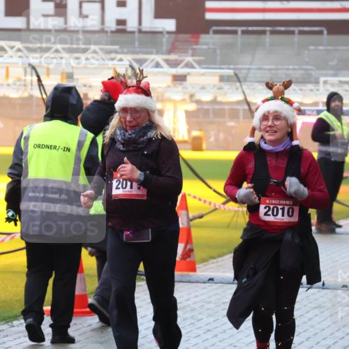 07.12.2025 - St. Pauli X-Mass-Run No. 15 Luisa Fischer http://msf.ph/oto/9386158 07.12.2025 11:39:20 Ziel 201, 15, 2010, 453, 729, 1133, 1318, 1601, 1605, 1606, 1737, 2010, 2011, 2099, 2225, 2226, 2602, 2815, 2816, 3357, 3365, 3367, 3508, 4821, 4822 meine-sportfotos.de