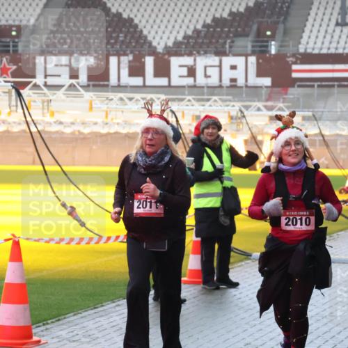 07.12.2025 - St. Pauli X-Mass-Run No. 15 Luisa Fischer http://msf.ph/oto/9386164 07.12.2025 11:39:21 Ziel 2011, 15, 2010, 453, 729, 1133, 1318, 1601, 1605, 1606, 1737, 2010, 2011, 2099, 2225, 2226, 2602, 2815, 2816, 3357, 3365, 3367, 3508, 4821, 4822 meine-sportfotos.de