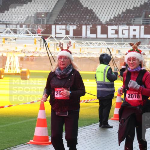 07.12.2025 - St. Pauli X-Mass-Run No. 15 Luisa Fischer http://msf.ph/oto/9386165 07.12.2025 11:39:22 Ziel 670, 20, 2010, 453, 729, 1133, 1318, 1601, 1605, 1606, 1737, 2010, 2011, 2099, 2225, 2226, 2602, 2815, 2816, 3357, 3365, 3367, 3508, 4821, 4822 meine-sportfotos.de