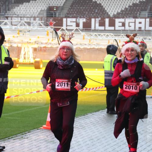 07.12.2025 - St. Pauli X-Mass-Run No. 15 Luisa Fischer http://msf.ph/oto/9386166 07.12.2025 11:39:23 Ziel 670, 5, 2011, 15, 2010, 453, 729, 1133, 1318, 1601, 1605, 1606, 1737, 2010, 2011, 2099, 2225, 2226, 2602, 2815, 2816, 2978, 3357, 3365, 3367, 3508, 4821, 4822 meine-sportfotos.de
