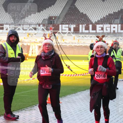 07.12.2025 - St. Pauli X-Mass-Run No. 15 Luisa Fischer http://msf.ph/oto/9386167 07.12.2025 11:39:23 Ziel 670, 20, 15, 2010, 453, 729, 1133, 1318, 1601, 1605, 1606, 1737, 2010, 2011, 2099, 2225, 2226, 2602, 2815, 2816, 2978, 3357, 3365, 3367, 3508, 4821, 4822 meine-sportfotos.de