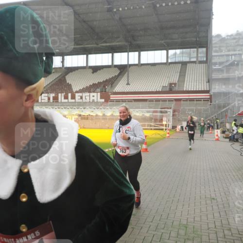 07.12.2025 - St. Pauli X-Mass-Run No. 15 Fabian Wolf http://msf.ph/oto/9386168 07.12.2025 10:15:05 Ziel 308, 762, 1363, 1867, 1869, 1873, 2666, 2667, 2668, 2883, 2891, 3741, 4001, 4004 meine-sportfotos.de
