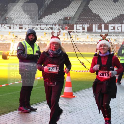 07.12.2025 - St. Pauli X-Mass-Run No. 15 Luisa Fischer http://msf.ph/oto/9386170 07.12.2025 11:39:23 Ziel 670, 5, 2011, 15, 2010, 453, 729, 1133, 1318, 1601, 1605, 1606, 1737, 2010, 2011, 2099, 2225, 2226, 2602, 2815, 2816, 2978, 3357, 3365, 3367, 3508, 4821, 4822 meine-sportfotos.de