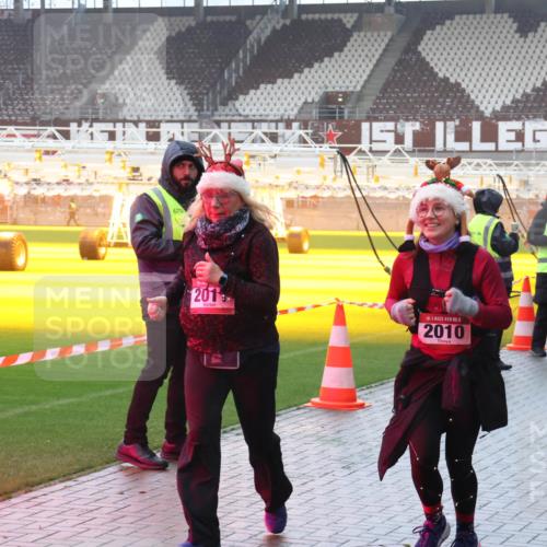 07.12.2025 - St. Pauli X-Mass-Run No. 15 Luisa Fischer http://msf.ph/oto/9386172 07.12.2025 11:39:24 Ziel 670, 201, 15, 2010, 453, 729, 1133, 1318, 1601, 1605, 1606, 1737, 2010, 2011, 2099, 2225, 2226, 2602, 2815, 2816, 2978, 3357, 3365, 3367, 3508, 4821, 4822 meine-sportfotos.de