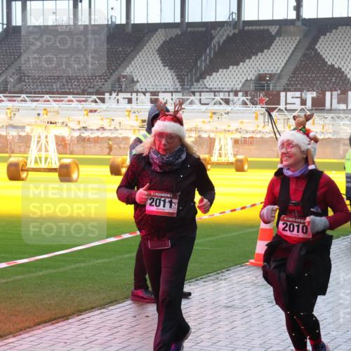 07.12.2025 - St. Pauli X-Mass-Run No. 15 Luisa Fischer http://msf.ph/oto/9386173 07.12.2025 11:39:24 Ziel 2011, 2010, 453, 729, 1133, 1318, 1601, 1605, 1606, 1737, 2010, 2011, 2099, 2225, 2226, 2602, 2815, 2816, 2978, 3357, 3365, 3367, 3508, 4821, 4822 meine-sportfotos.de