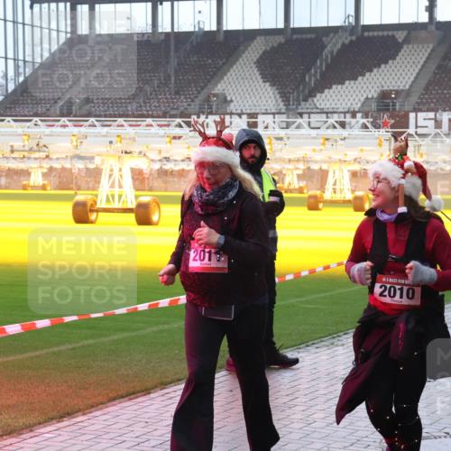07.12.2025 - St. Pauli X-Mass-Run No. 15 Luisa Fischer http://msf.ph/oto/9386177 07.12.2025 11:39:24 Ziel 201, 2010, 453, 729, 1133, 1318, 1601, 1605, 1606, 1737, 2010, 2011, 2099, 2225, 2226, 2602, 2815, 2816, 2978, 3357, 3365, 3367, 3508, 4821, 4822 meine-sportfotos.de