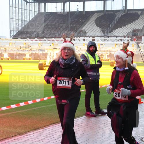 07.12.2025 - St. Pauli X-Mass-Run No. 15 Luisa Fischer http://msf.ph/oto/9386179 07.12.2025 11:39:25 Ziel 6700, 5, 2011, 2010, 453, 729, 1133, 1318, 1601, 1605, 1606, 1737, 2010, 2011, 2099, 2225, 2226, 2602, 2815, 2816, 2978, 3357, 3365, 3367, 3508, 4822 meine-sportfotos.de