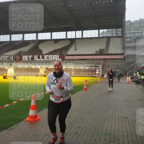 07.12.2025 - St. Pauli X-Mass-Run No. 15 Fabian Wolf http://msf.ph/oto/9386180 07.12.2025 10:15:06 Ziel 308, 762, 1363, 1867, 1869, 1873, 2666, 2667, 2668, 2883, 2891, 3741, 4001, 4004 meine-sportfotos.de