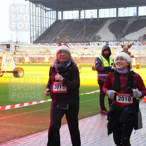 07.12.2025 - St. Pauli X-Mass-Run No. 15 Luisa Fischer http://msf.ph/oto/9386181 07.12.2025 11:39:25 Ziel 201, 670, 15, 2010, 453, 729, 1133, 1318, 1601, 1605, 1606, 1737, 2010, 2011, 2099, 2225, 2226, 2602, 2815, 2816, 2978, 3357, 3365, 3367, 3508, 4822 meine-sportfotos.de