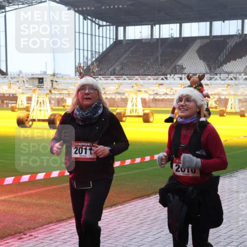 07.12.2025 - St. Pauli X-Mass-Run No. 15 Luisa Fischer http://msf.ph/oto/9386183 07.12.2025 11:39:25 Ziel 5, 2011, 1, 2010, 453, 729, 1133, 1318, 1601, 1605, 1606, 1737, 2010, 2011, 2099, 2225, 2226, 2602, 2815, 2816, 2978, 3357, 3365, 3367, 3508, 4822 meine-sportfotos.de