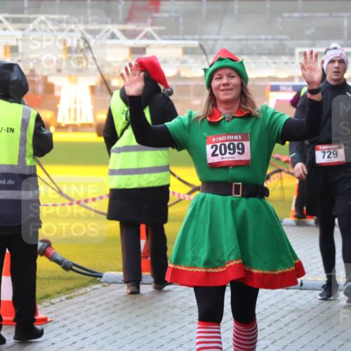 07.12.2025 - St. Pauli X-Mass-Run No. 15 Luisa Fischer http://msf.ph/oto/9386186 07.12.2025 11:39:31 Ziel 15, 2099, 729, 453, 729, 1133, 1318, 1601, 1605, 1606, 1737, 2010, 2011, 2057, 2099, 2225, 2226, 2602, 2815, 2816, 2978, 3357, 3365, 3367, 3508 meine-sportfotos.de