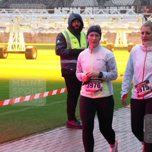 07.12.2025 - St. Pauli X-Mass-Run No. 15 Luisa Fischer http://msf.ph/oto/9386193 07.12.2025 10:19:29 Ziel 6709, 5, 3976, 15, 3975, 721, 1034, 1607, 1671, 2152, 2631, 2925, 3455, 3695, 3724, 3862, 3975, 3976, 4115, 4330, 4331, 4436, 4437, 4438, 4466, 4473, 4475, 4498, 4521, 4522, 4524, 4547 meine-sportfotos.de