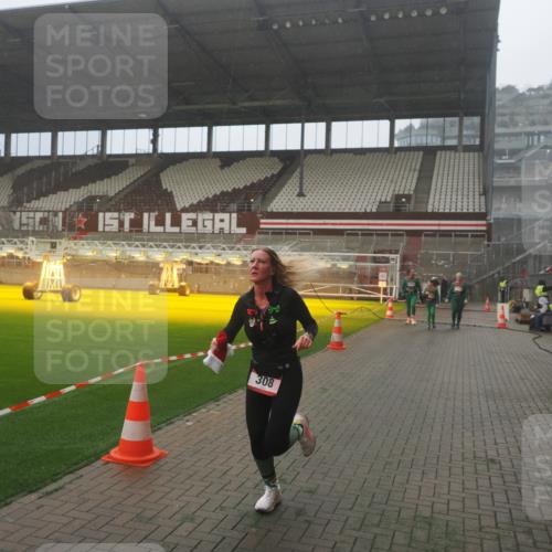 07.12.2025 - St. Pauli X-Mass-Run No. 15 Fabian Wolf http://msf.ph/oto/9386196 07.12.2025 10:15:08 Ziel 308, 762, 1363, 1869, 2666, 2667, 2668, 2883, 2891, 3741, 4001, 4004 meine-sportfotos.de