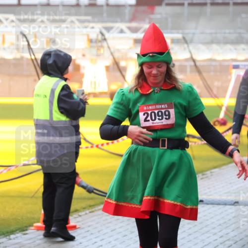 07.12.2025 - St. Pauli X-Mass-Run No. 15 Luisa Fischer http://msf.ph/oto/9386198 07.12.2025 11:39:32 Ziel 15, 2099, 729, 453, 729, 1133, 1318, 1601, 1605, 1606, 1737, 2010, 2011, 2057, 2099, 2225, 2226, 2602, 2815, 2816, 2978, 3357, 3365, 3367, 3508 meine-sportfotos.de