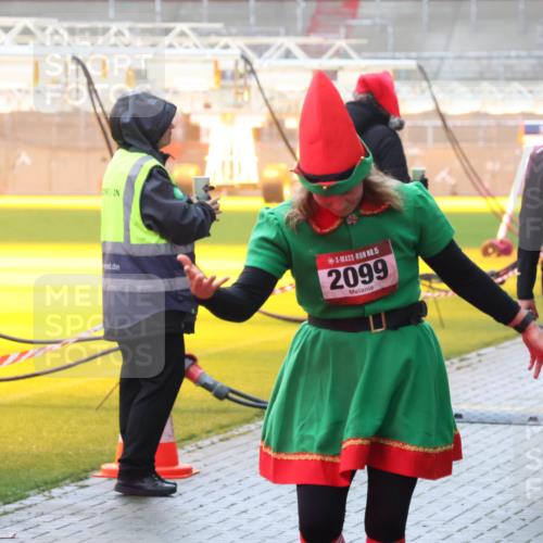 07.12.2025 - St. Pauli X-Mass-Run No. 15 Luisa Fischer http://msf.ph/oto/9386199 07.12.2025 11:39:33 Ziel 15, 2099, 729, 453, 729, 1133, 1318, 1601, 1605, 1606, 1737, 2010, 2011, 2057, 2099, 2225, 2226, 2602, 2815, 2816, 2978, 3357, 3365, 3367, 3508 meine-sportfotos.de
