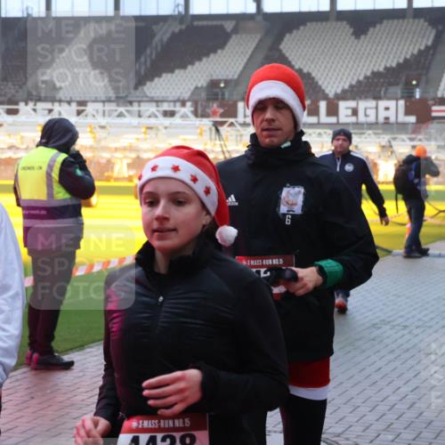 07.12.2025 - St. Pauli X-Mass-Run No. 15 Luisa Fischer http://msf.ph/oto/9386206 07.12.2025 10:19:31 Ziel 15, 3975, 15, 6, 15, 721, 1034, 2152, 2631, 2925, 3455, 3695, 3724, 3862, 3975, 3976, 4115, 4330, 4331, 4436, 4437, 4438, 4466, 4473, 4475, 4498, 4521, 4522, 4524, 4547 meine-sportfotos.de