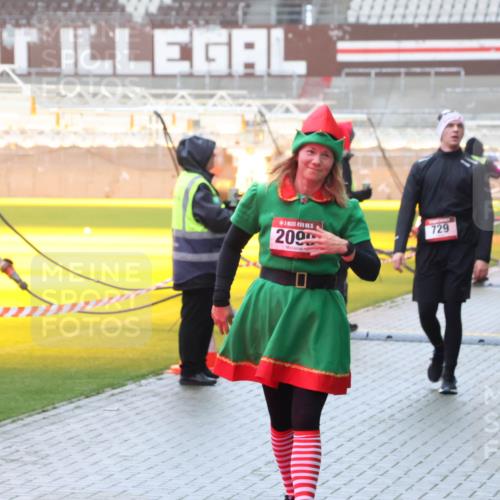 07.12.2025 - St. Pauli X-Mass-Run No. 15 Luisa Fischer http://msf.ph/oto/9386218 07.12.2025 11:39:33 Ziel 5, 200, 729, 2229, 453, 729, 1133, 1318, 1601, 1605, 1606, 1737, 2010, 2011, 2057, 2099, 2225, 2226, 2602, 2815, 2816, 2978, 3357, 3365, 3367, 3508 meine-sportfotos.de