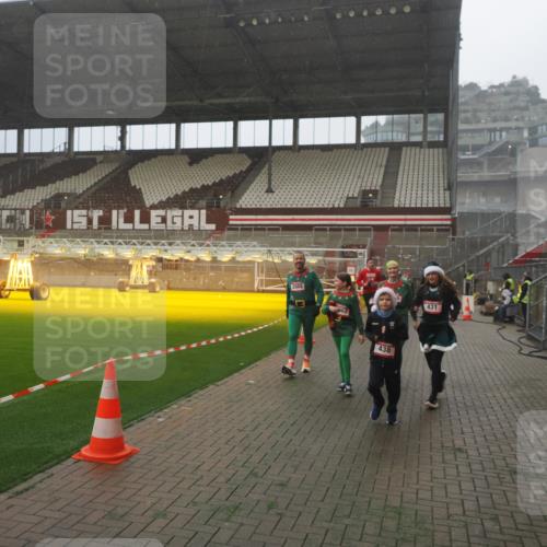 07.12.2025 - St. Pauli X-Mass-Run No. 15 Fabian Wolf http://msf.ph/oto/9386219 07.12.2025 10:15:17 Ziel 308, 431, 436, 438, 1180, 1183, 1885, 2666, 2667, 2668, 3103, 3741, 4494, 4536 meine-sportfotos.de