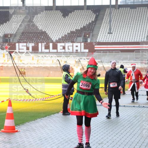 07.12.2025 - St. Pauli X-Mass-Run No. 15 Luisa Fischer http://msf.ph/oto/9386220 07.12.2025 11:39:34 Ziel 2099, 2226, 729, 2225, 453, 729, 1133, 1318, 1601, 1605, 1606, 1737, 2010, 2011, 2057, 2099, 2225, 2226, 2602, 2815, 2816, 2978, 3357, 3508 meine-sportfotos.de