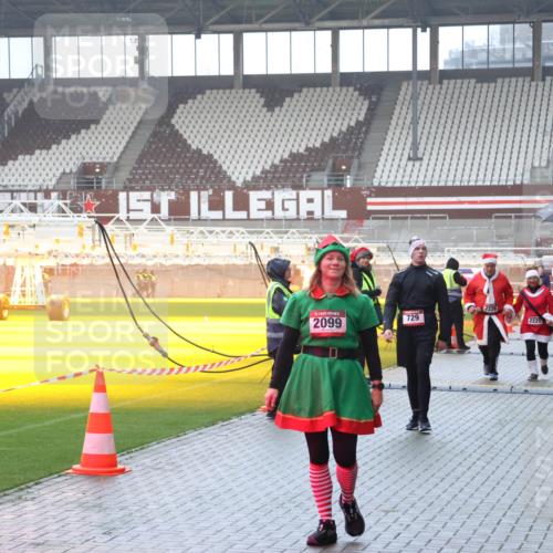 07.12.2025 - St. Pauli X-Mass-Run No. 15 Luisa Fischer http://msf.ph/oto/9386221 07.12.2025 11:39:34 Ziel 2099, 2226, 729, 2225, 453, 729, 1133, 1318, 1601, 1605, 1606, 1737, 2010, 2011, 2057, 2099, 2225, 2226, 2602, 2815, 2816, 2978, 3357, 3508 meine-sportfotos.de