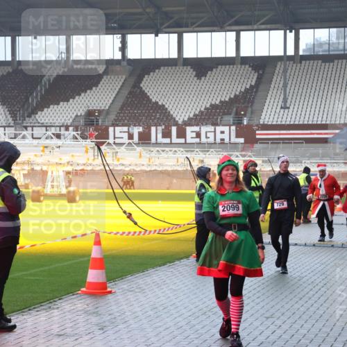 07.12.2025 - St. Pauli X-Mass-Run No. 15 Luisa Fischer http://msf.ph/oto/9386224 07.12.2025 11:39:34 Ziel 1, 2226, 2099, 729, 2225, 453, 729, 1133, 1318, 1601, 1605, 1606, 1737, 2010, 2011, 2057, 2099, 2225, 2226, 2602, 2815, 2816, 2978, 3357, 3508 meine-sportfotos.de